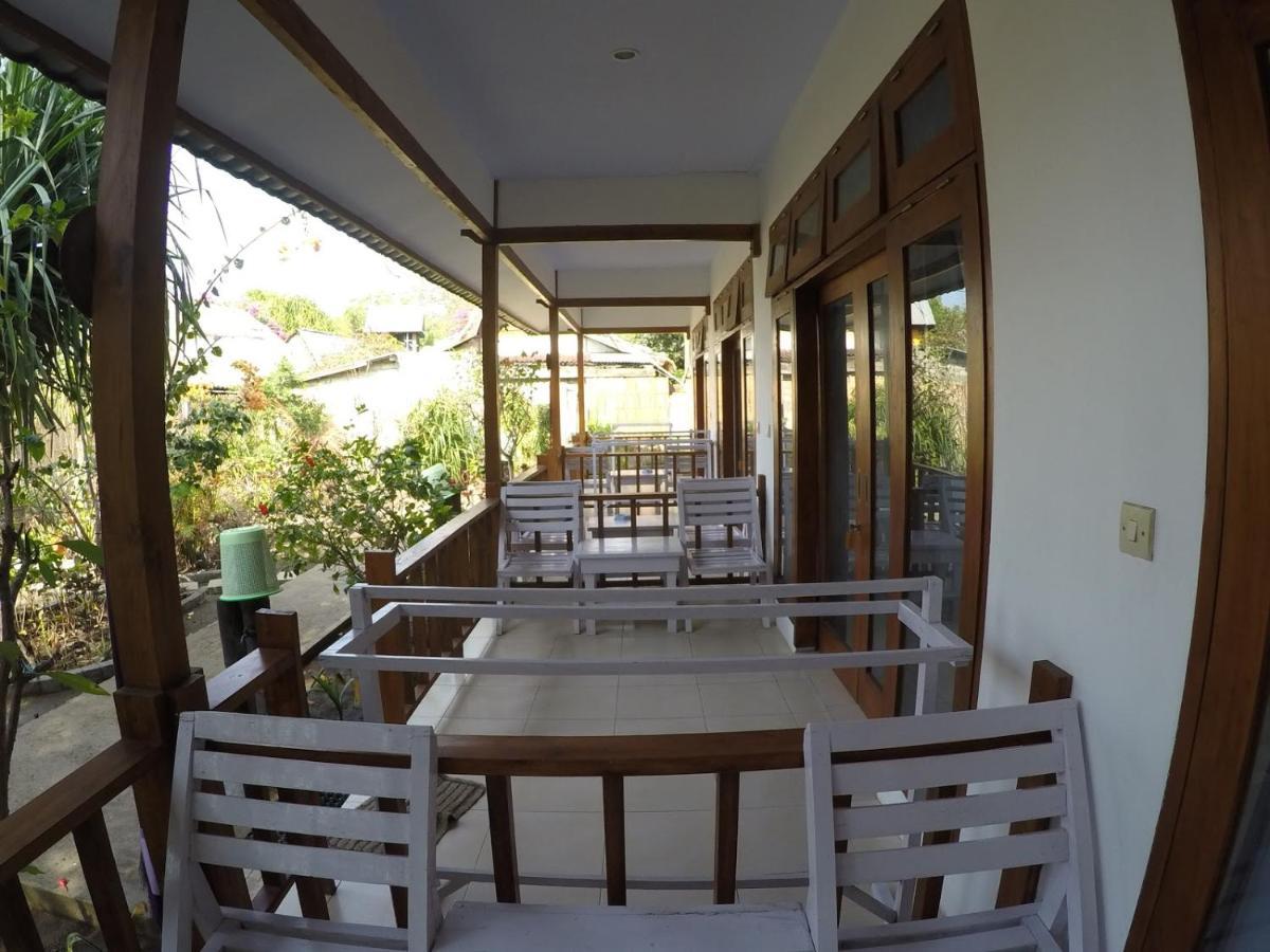 Gili Smile Bungalow Gili Trawangan Exterior photo