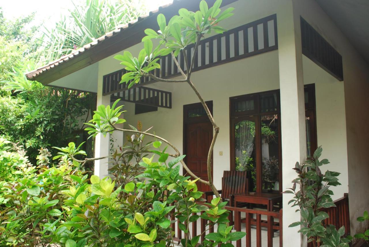 Gili Smile Bungalow Gili Trawangan Exterior photo
