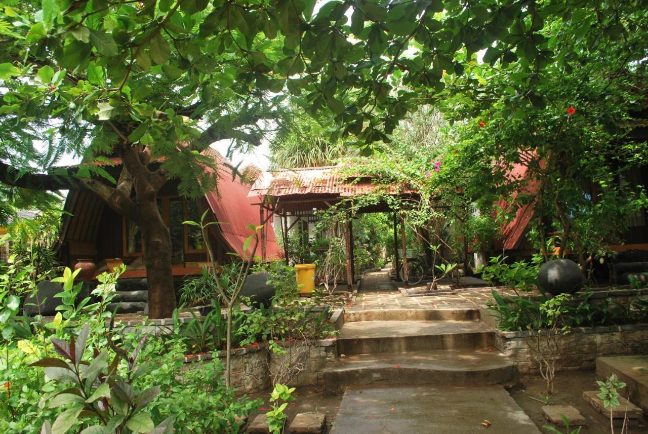 Gili Smile Bungalow Gili Trawangan Exterior photo