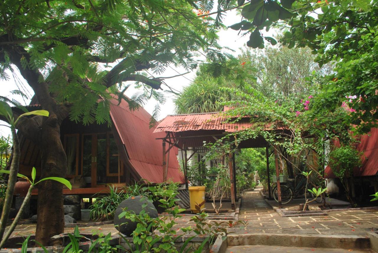 Gili Smile Bungalow Gili Trawangan Exterior photo